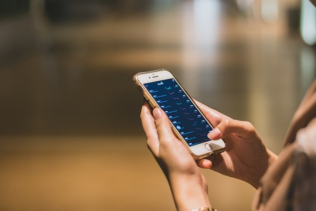 Mobile rent payment illustration